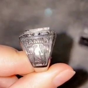 Spurs ring